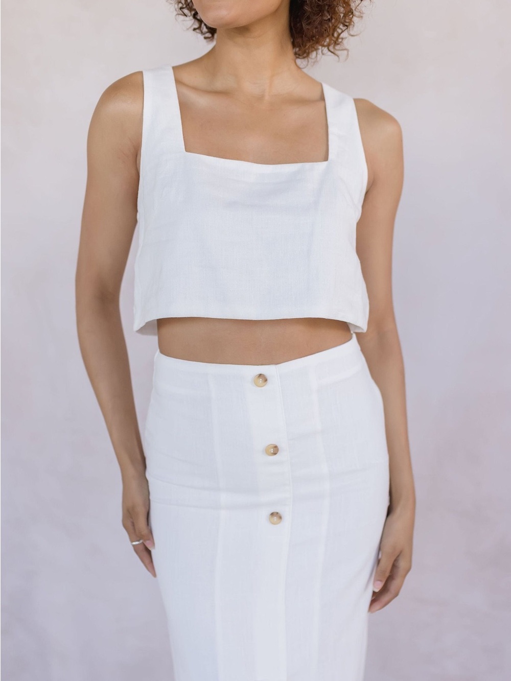Moon River Linen Cotton Square Neck Crop Top – NWT ✨
Size XS
